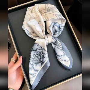 Beautiful Scarf/Twilly New 27.2in X 27.2in